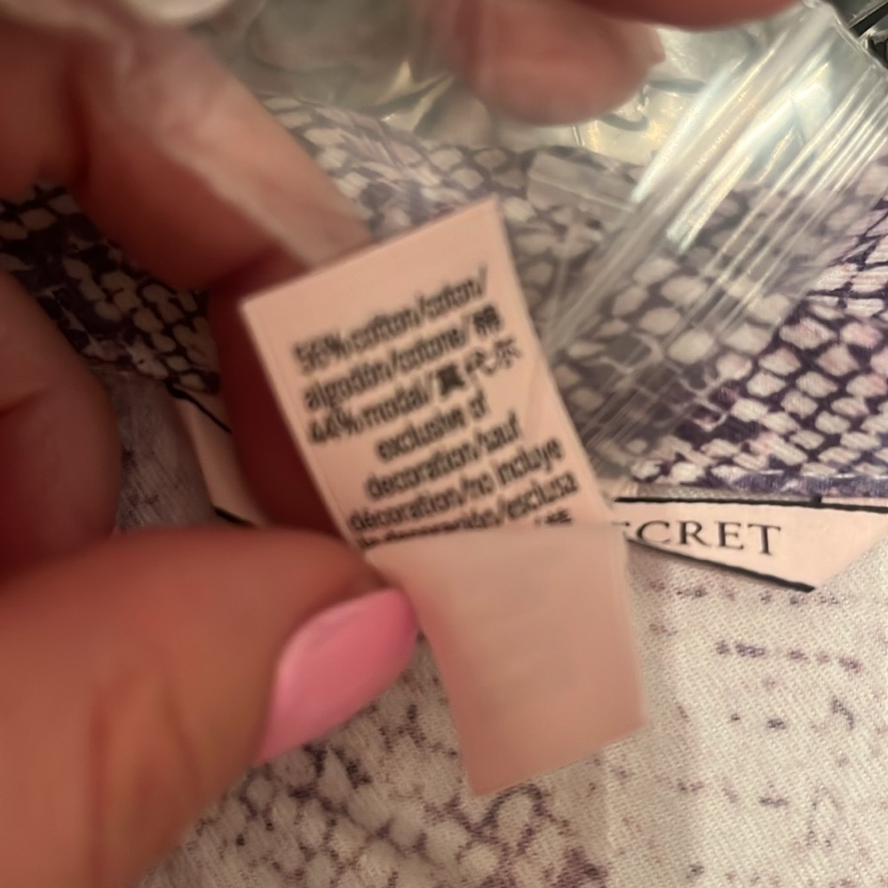 Victoria’s Secret Nwot Python Print Sleep Shirt N… - image 5